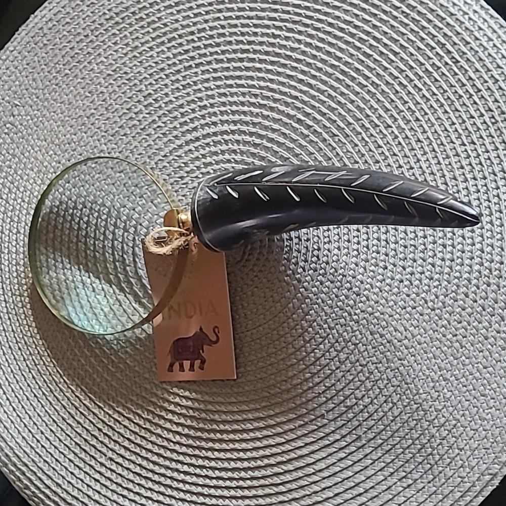 Scalloped Horn Magnifying Glass